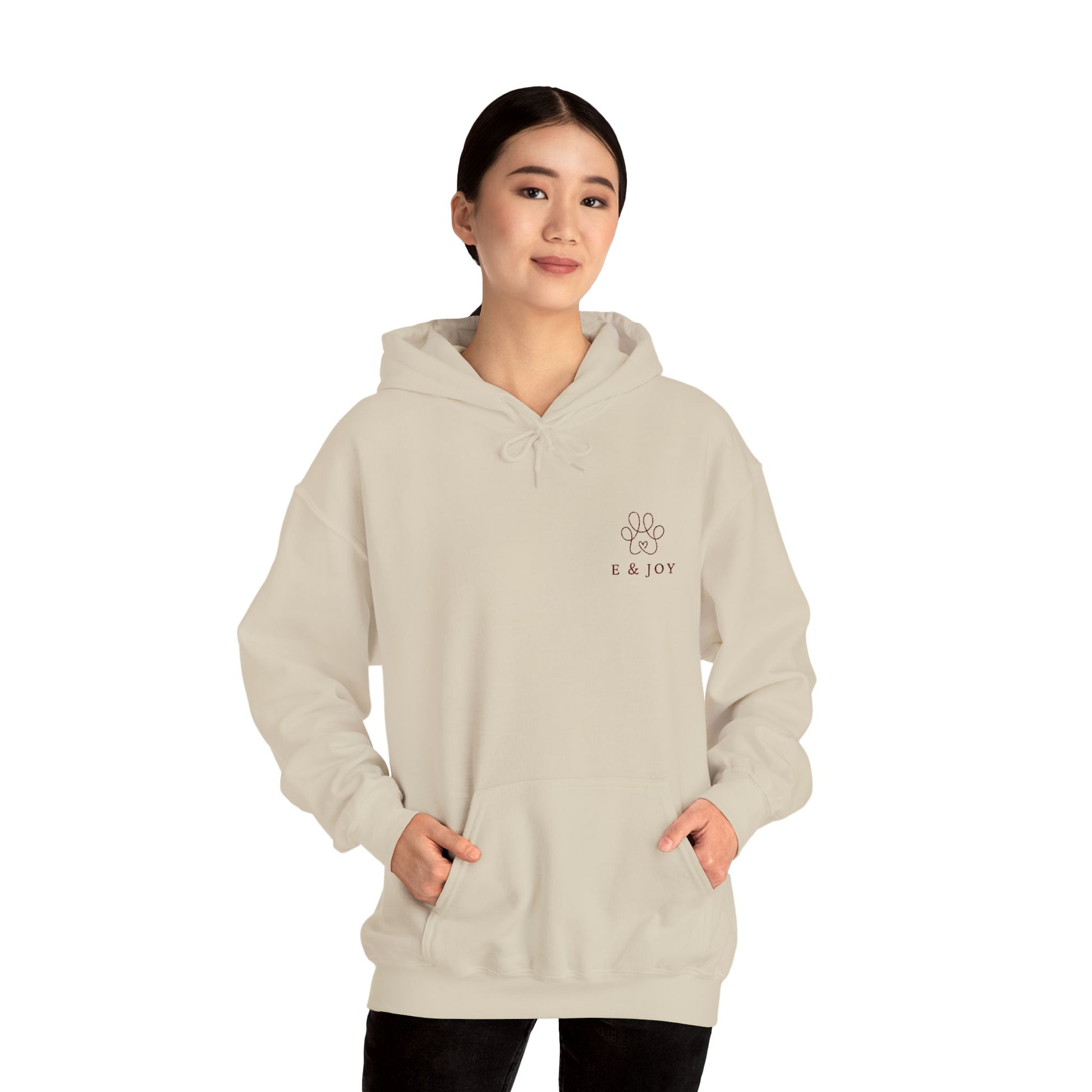 Unisex hoodie med broderad logga – E & Joy